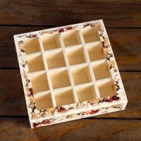 Коробка для конфет 16 шт «Елочные игрушки» 17,7 х 17,7 х 3,8 см