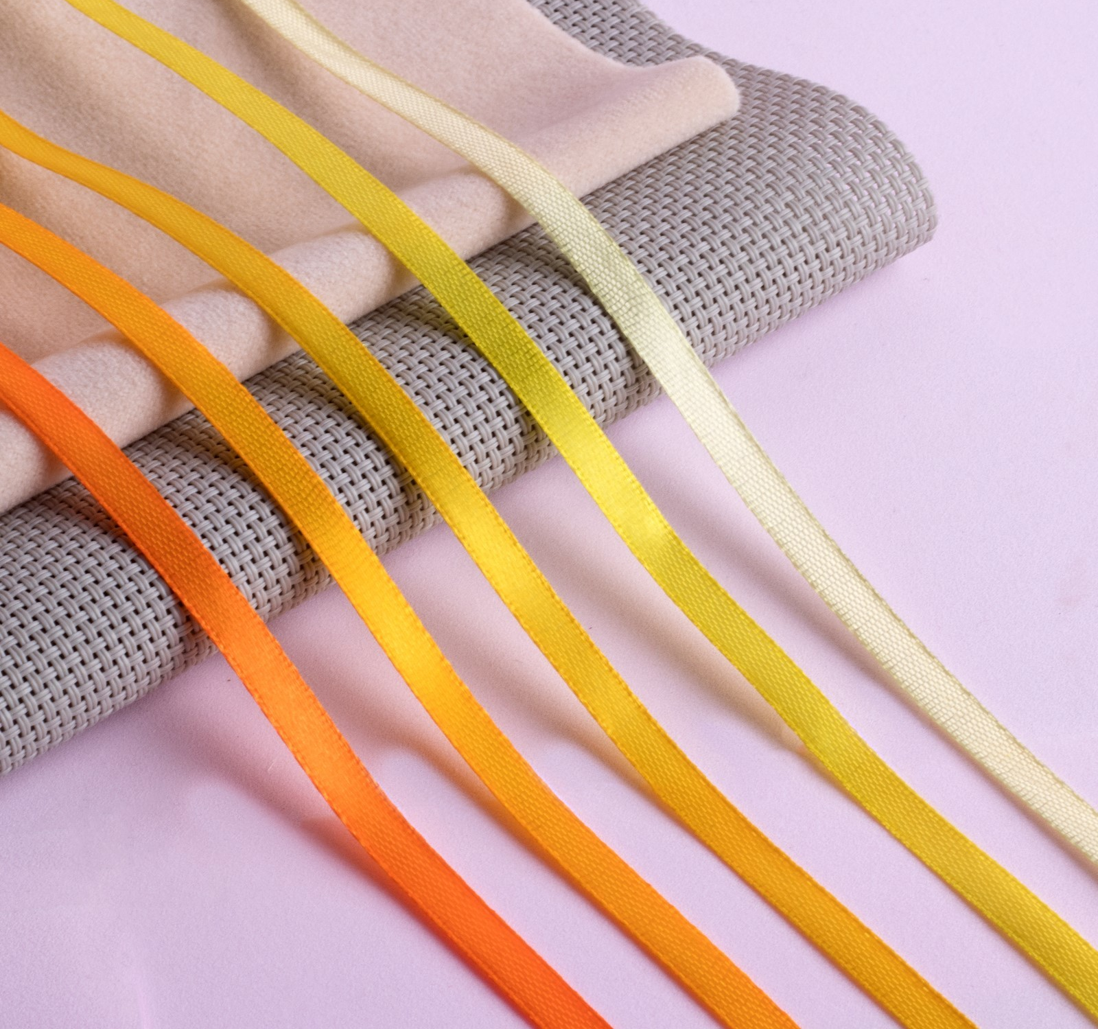 Набор атласных лент, 5 шт, размер 1 ленты: 6 мм × 23 ± 1 м (желтый)