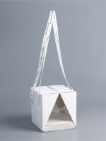 Коробка под бенто-торт с ленточками, белая, 15.5×15.5×16 см