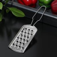 Терка металлическая с ручкой мелкая «Помощник», 21×5,5 см