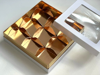 Коробка для моти 9 шт Люкс с большим окном 180х180х45 мм РУ.