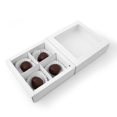 Коробка для 4 конфет с окном 12.5×12.5×3.5 см, целлюлоза белая
