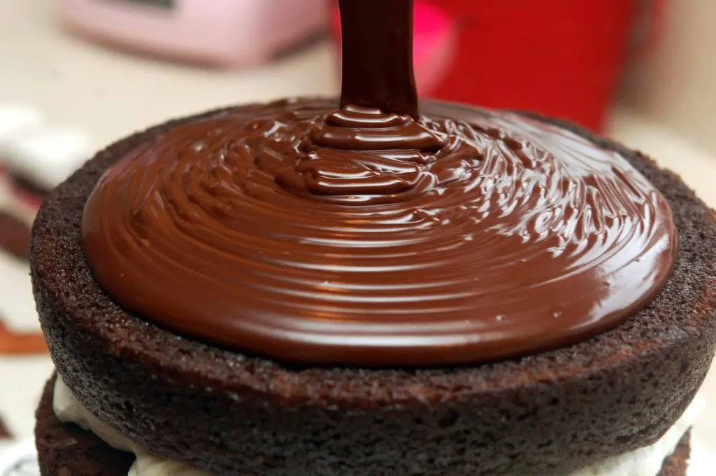 Помада шоколадная для тортов